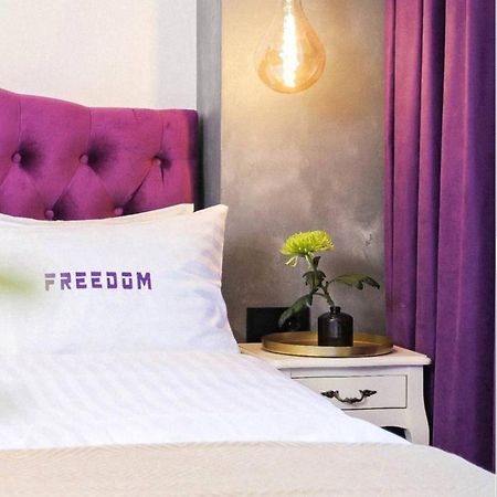 Freedom Apartments In City Center Kiev Buitenkant foto