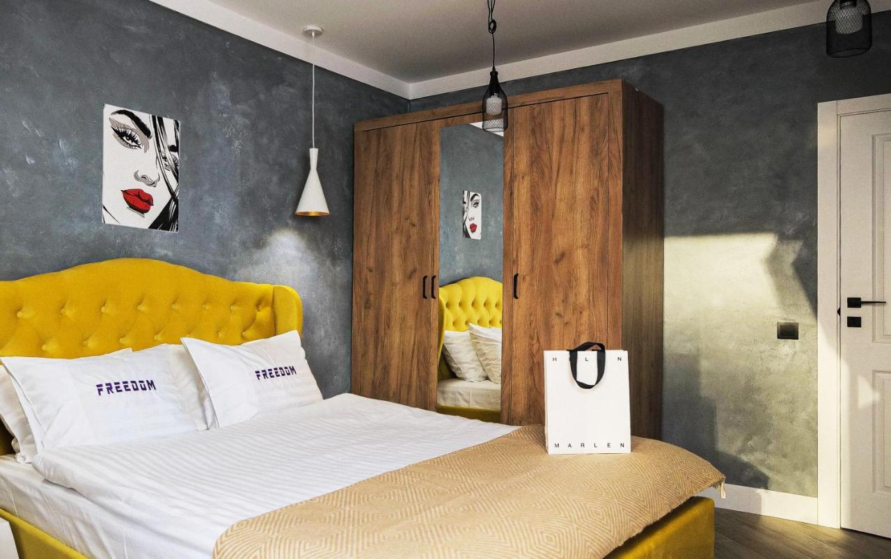 Freedom Apartments In City Center Kiev Buitenkant foto