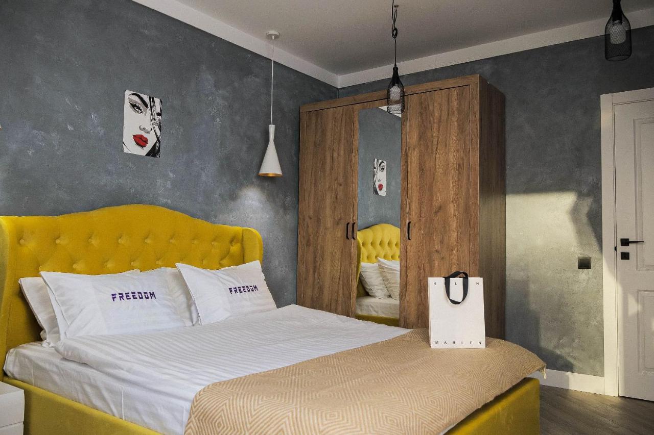 Freedom Apartments In City Center Kiev Buitenkant foto